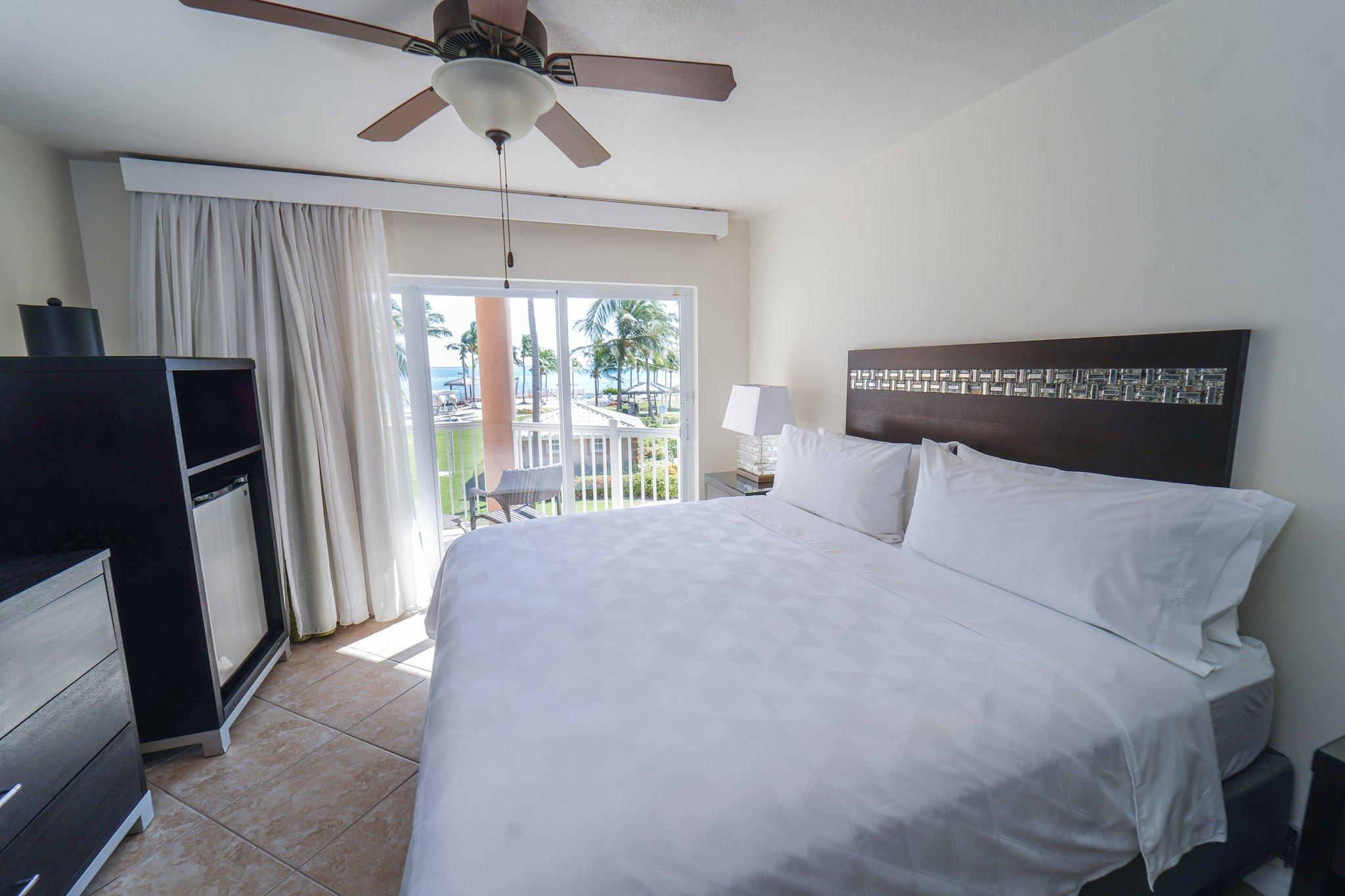 Room, King Bed, Pool View