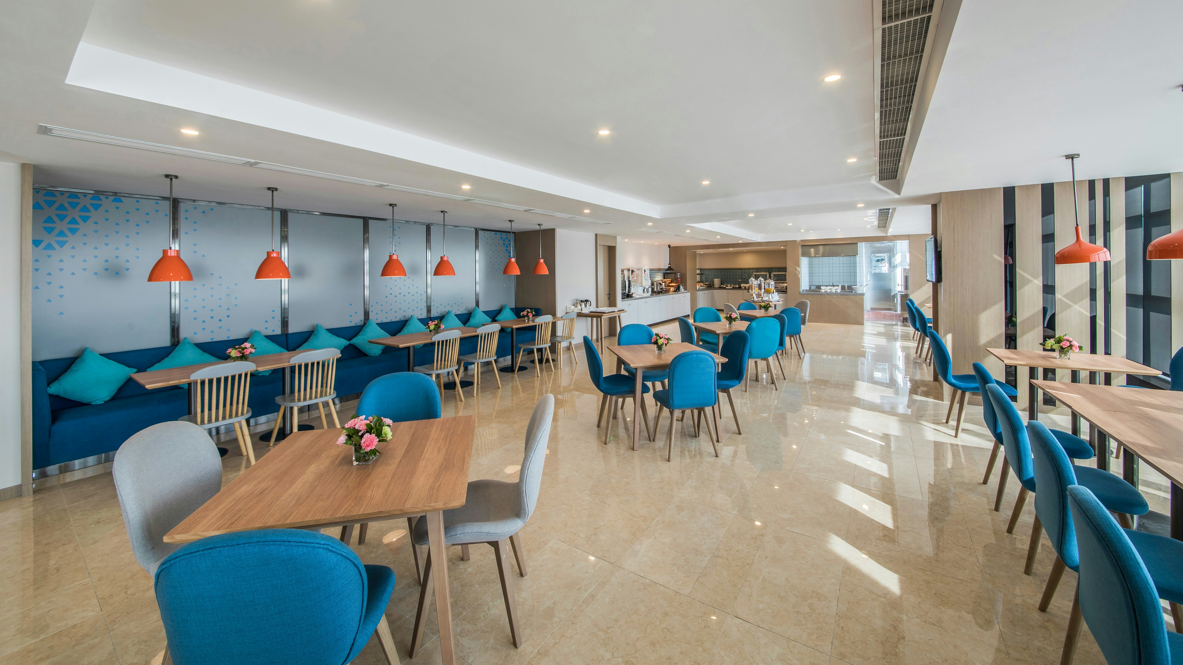 Holiday Inn Express Xichang City Center 24/47