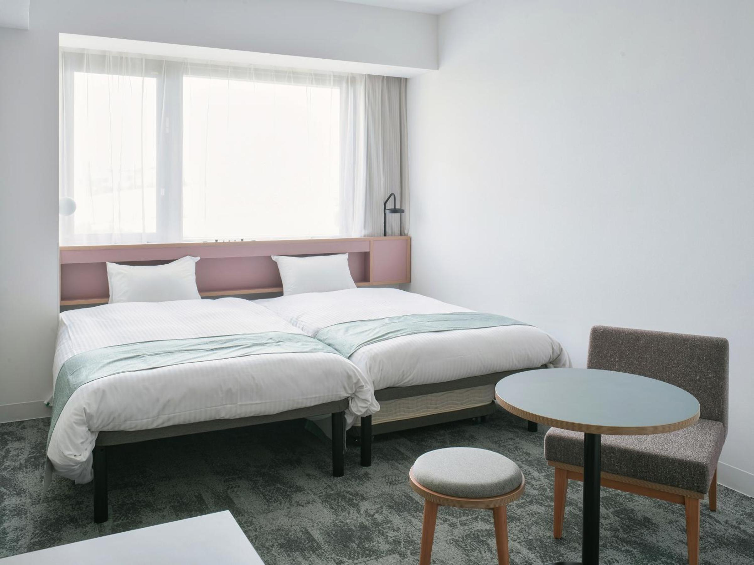 STANDARD, TWIN BEDS, WITH EXTRA BED