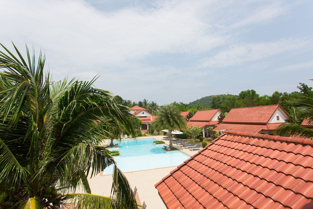 Armonia Village Resort and Spa 65/68