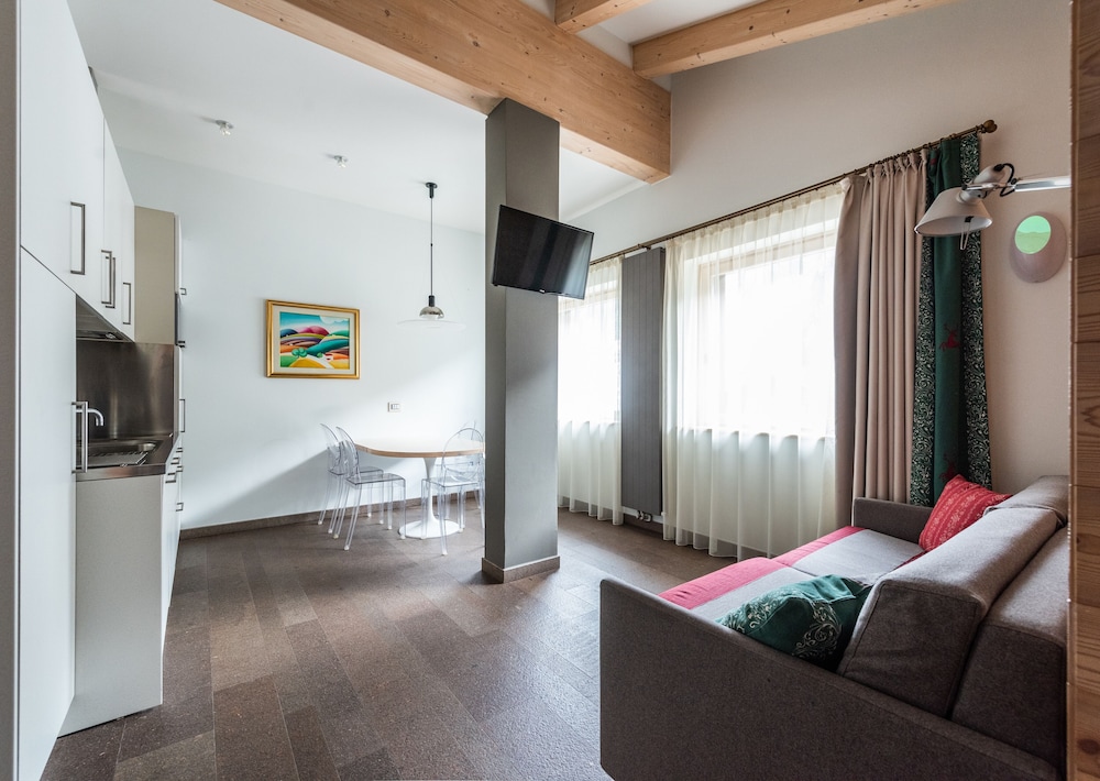 Residence Antares 8/81