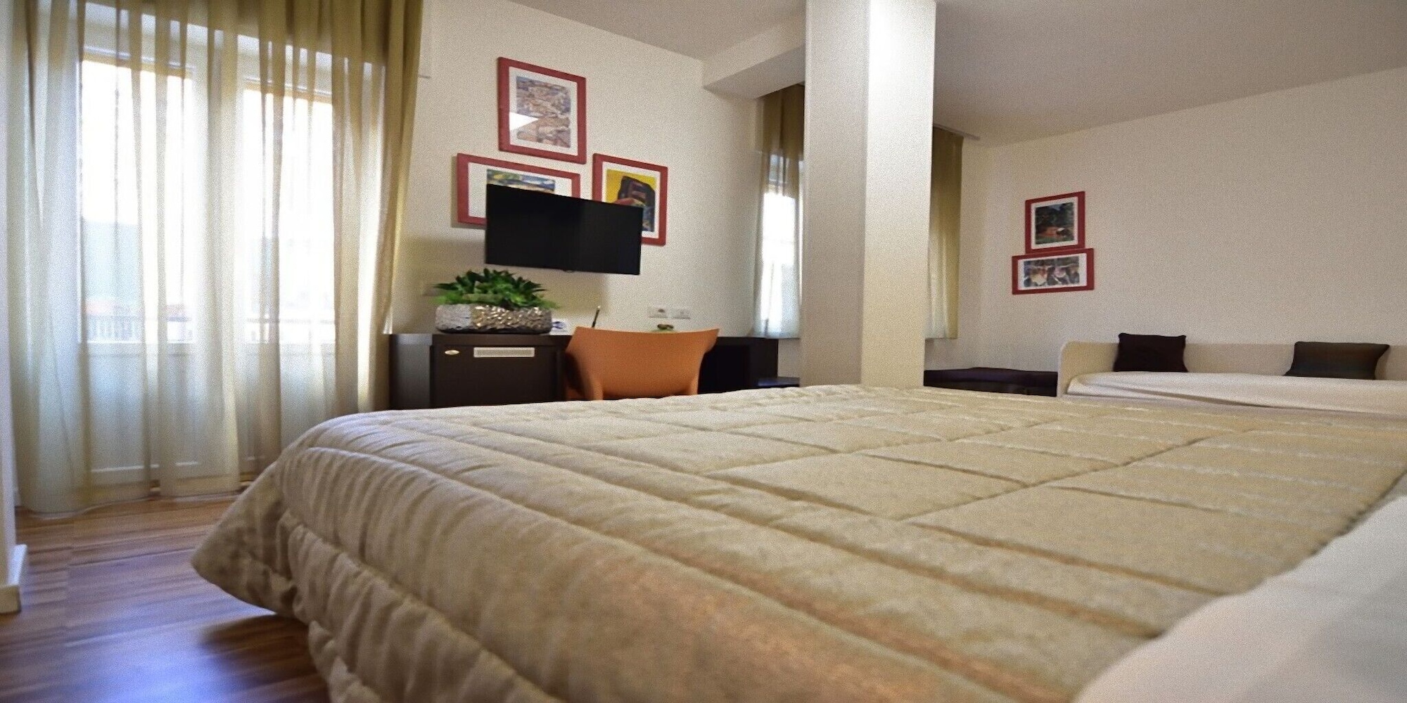 FAMILY, QUADRUPLE, 1 KING AND 1 SINGLE BEDS, TRUNDLE BED