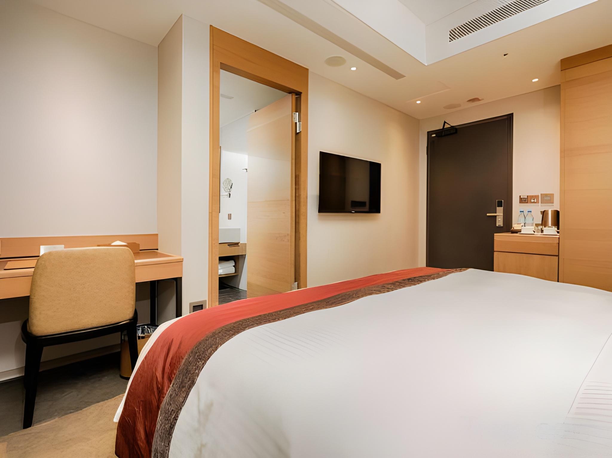 Classic, Double Bed, No Window