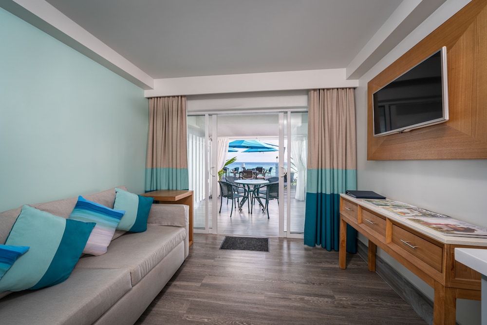 South Gap Hotel 36/46