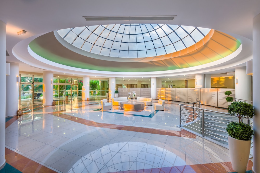 Kipriotis Maris Suites 8/64