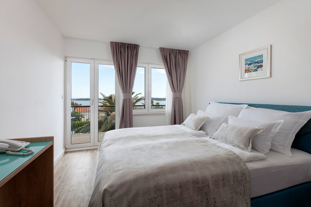 Pharia Aparthotel 27/61