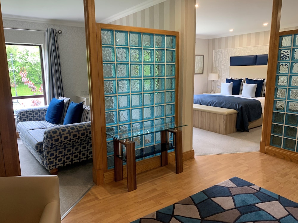 MILL PARK HOTEL 24/59