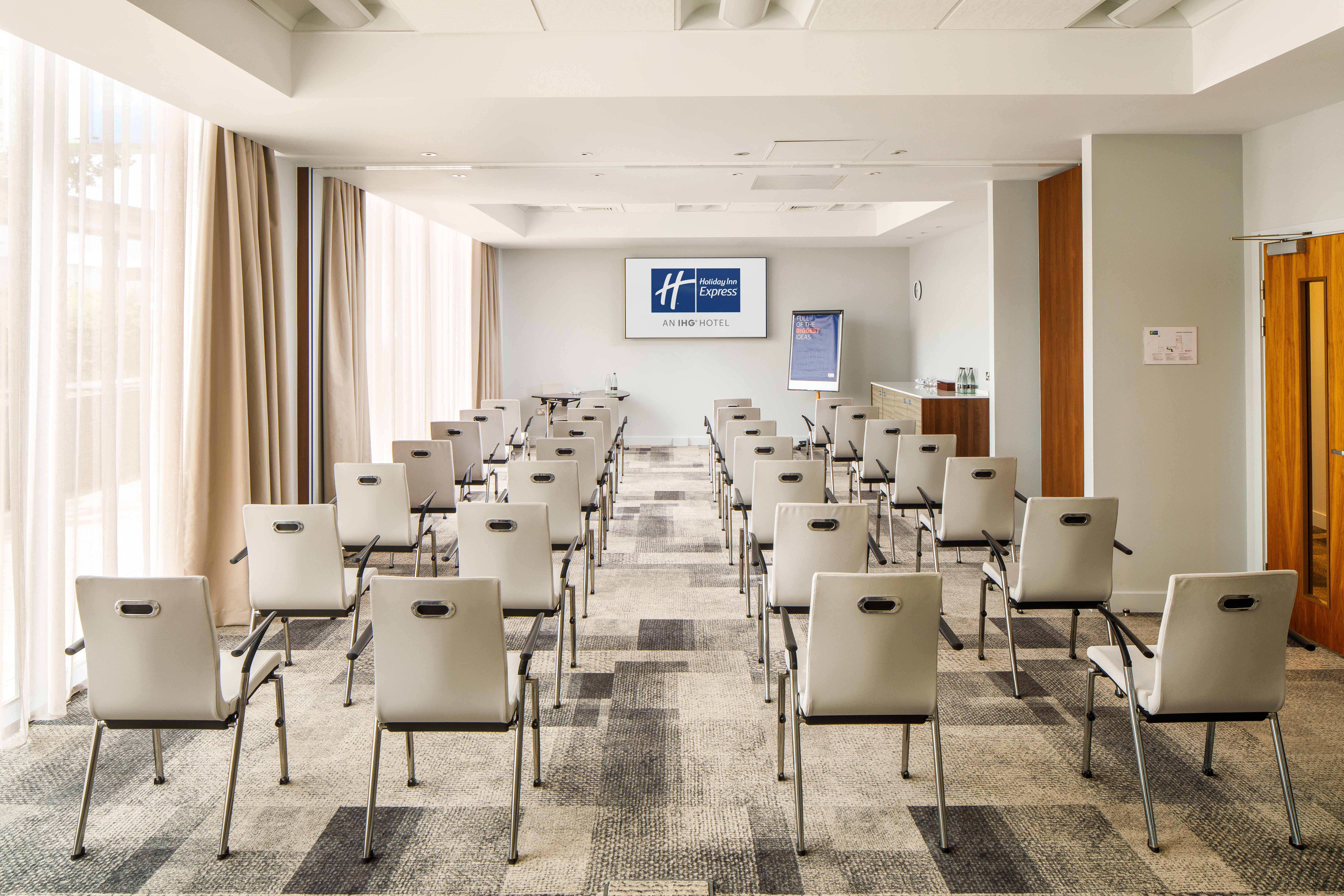 Holiday Inn Express London - Excel 49/64