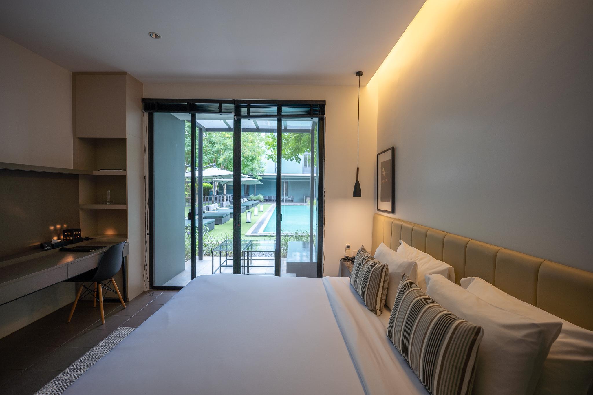 Lakorn, King Bed, Pool Side