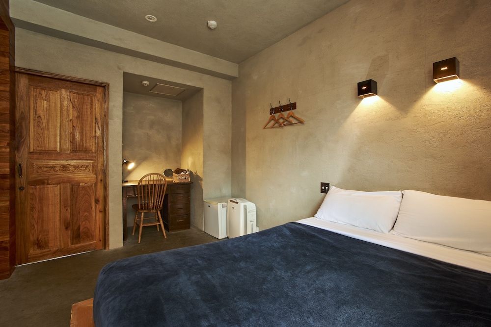 Untapped Hostel 12/57