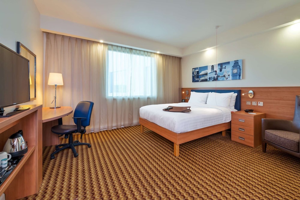 HAMPTON BY HILTON LONDON LUTON AIRPORT 13/50