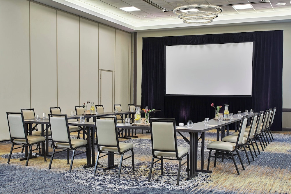 Renaissance Chicago Glenview Suites Hotel 61/72