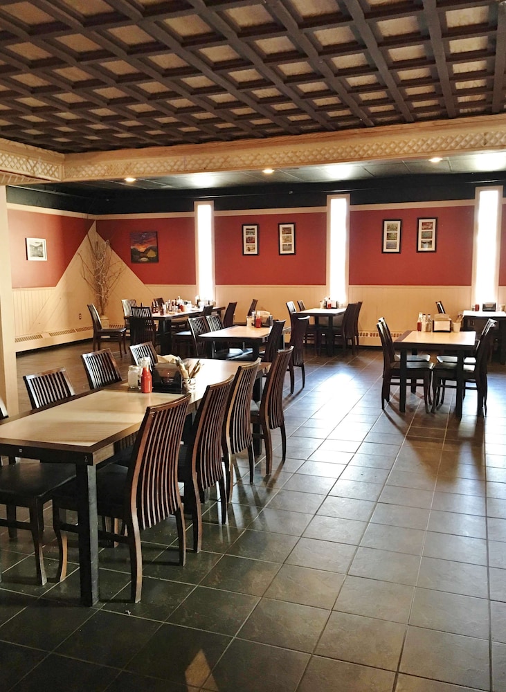 Canadas Best Value Inn River View Hotel 21/22