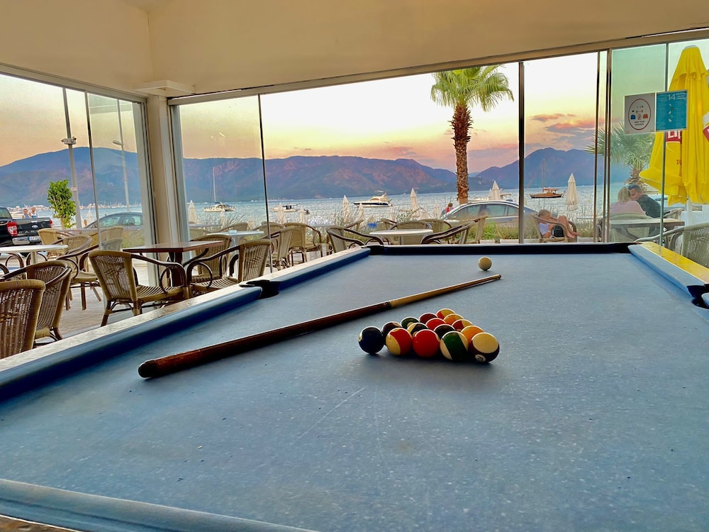 Caprice Beach Hotel 40/67