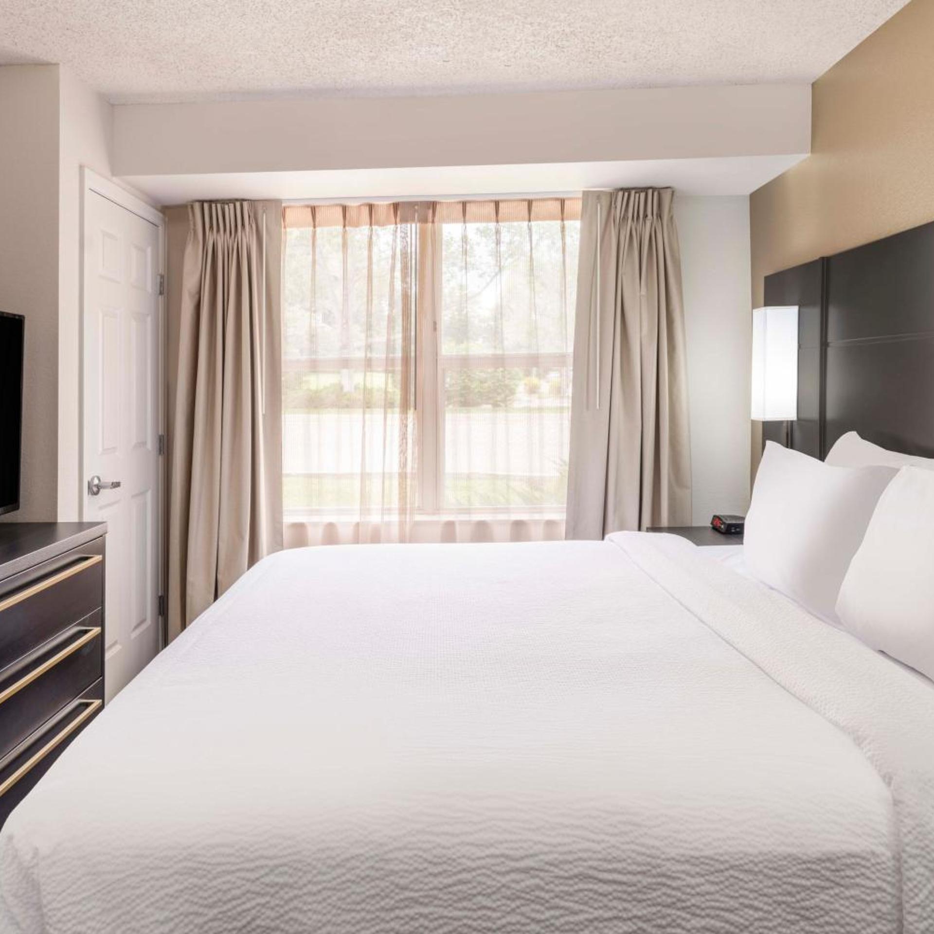 2 Bedrooms, Suite, Queen Bed