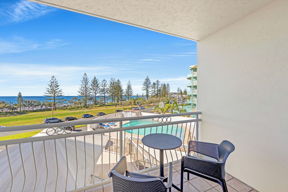AQUARIUS RESORT 64/82
