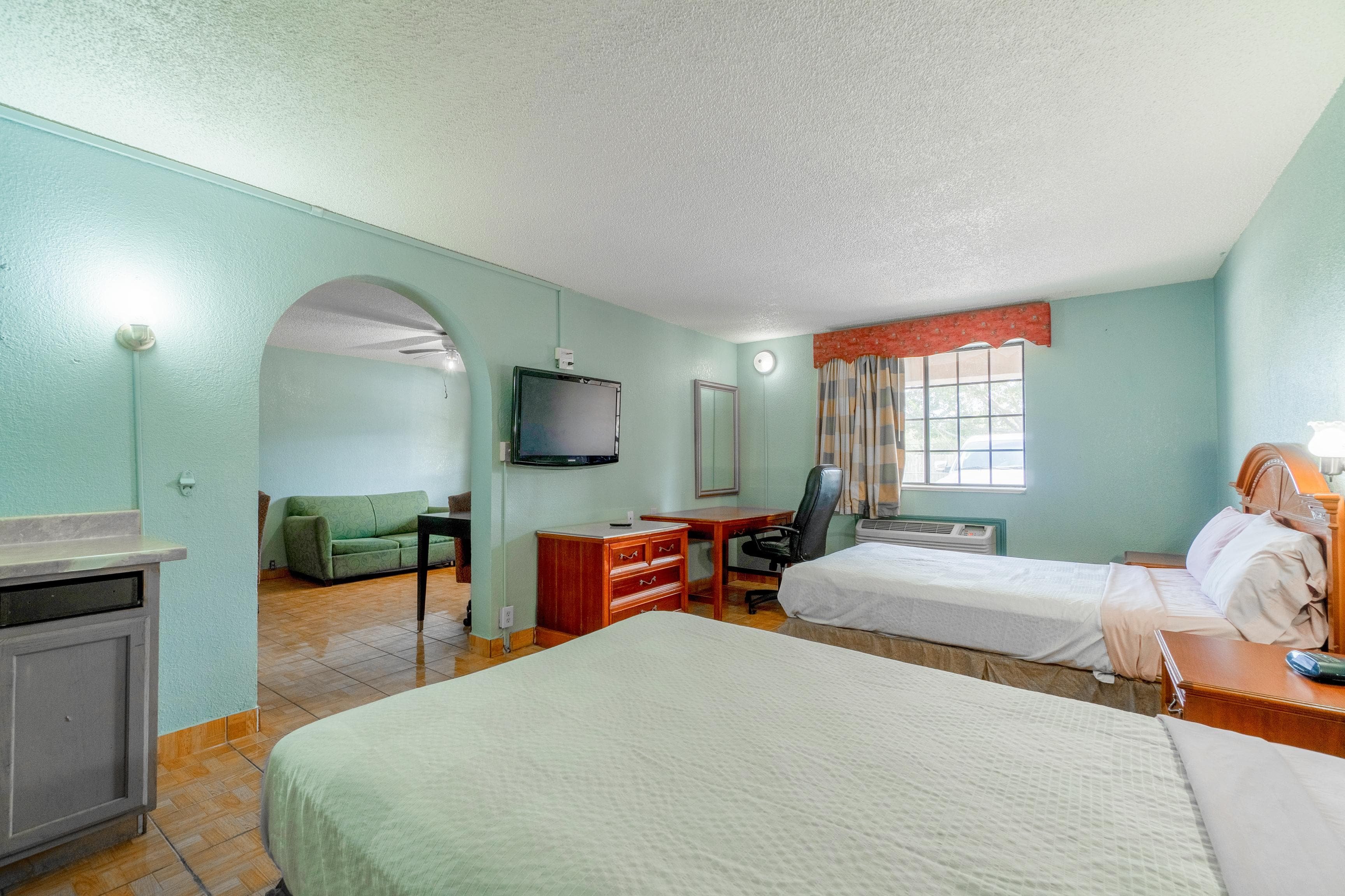 Lone Star Inn & Suites Harlingen TX 28/60