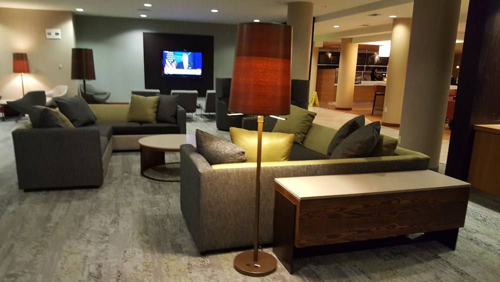 Courtyard Marriott Aksarben Village 27/50