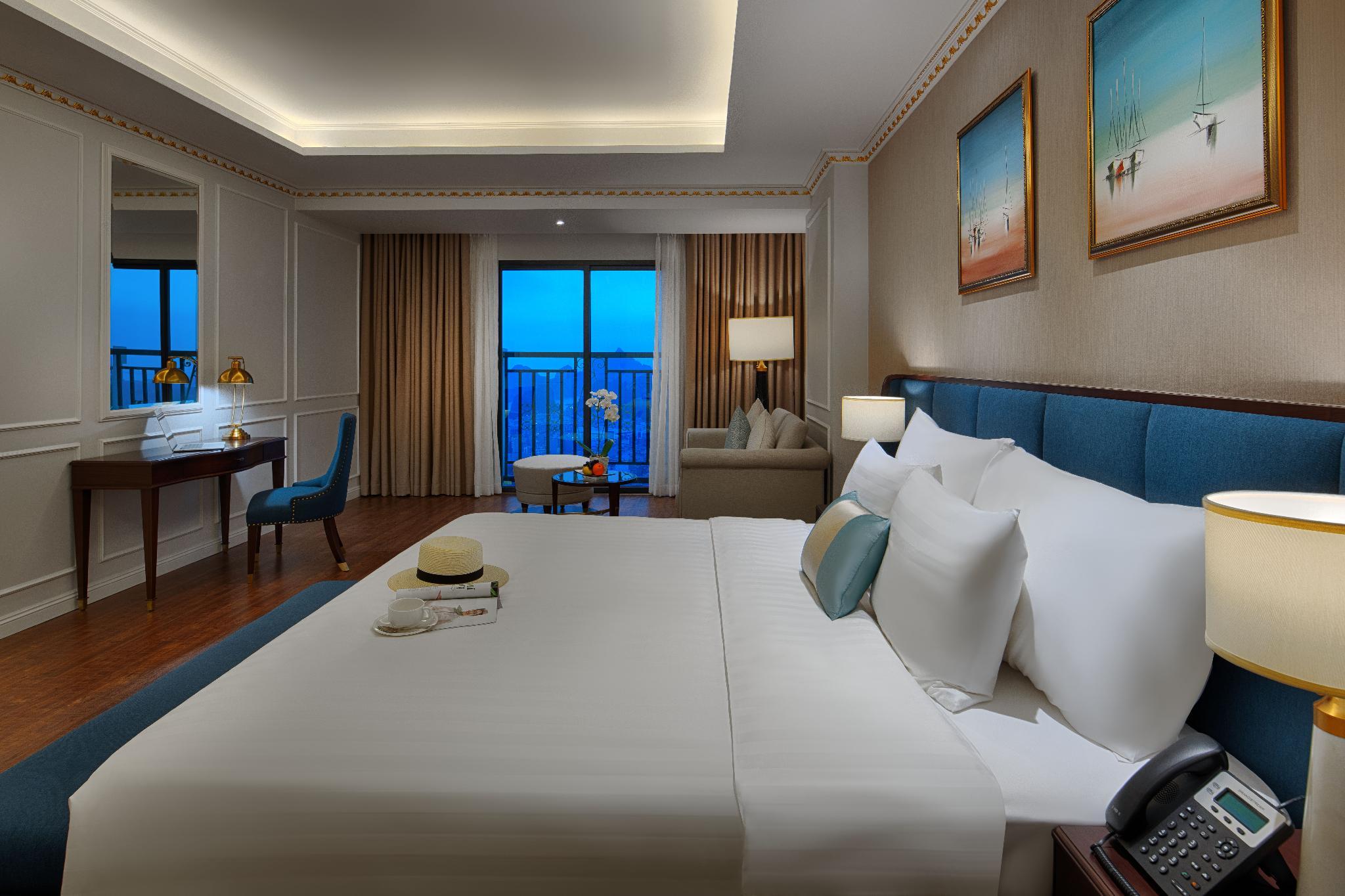 Deluxe, Double Bed, Golf Course View