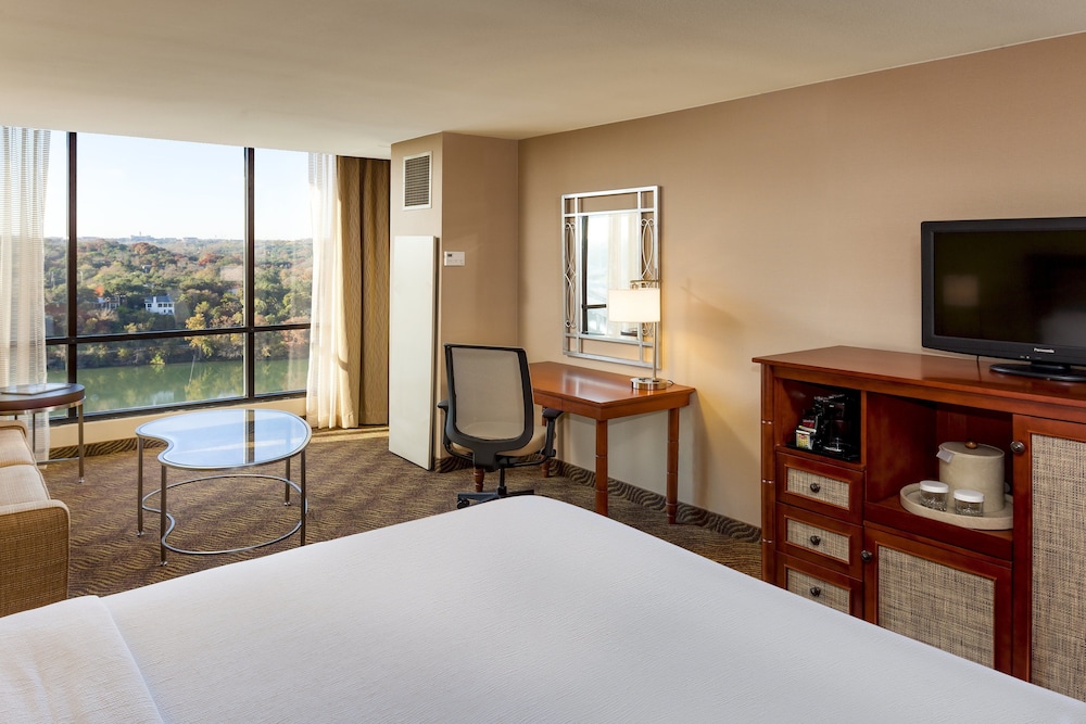 Holiday Inn Austin Town Lake Hotel 12/50