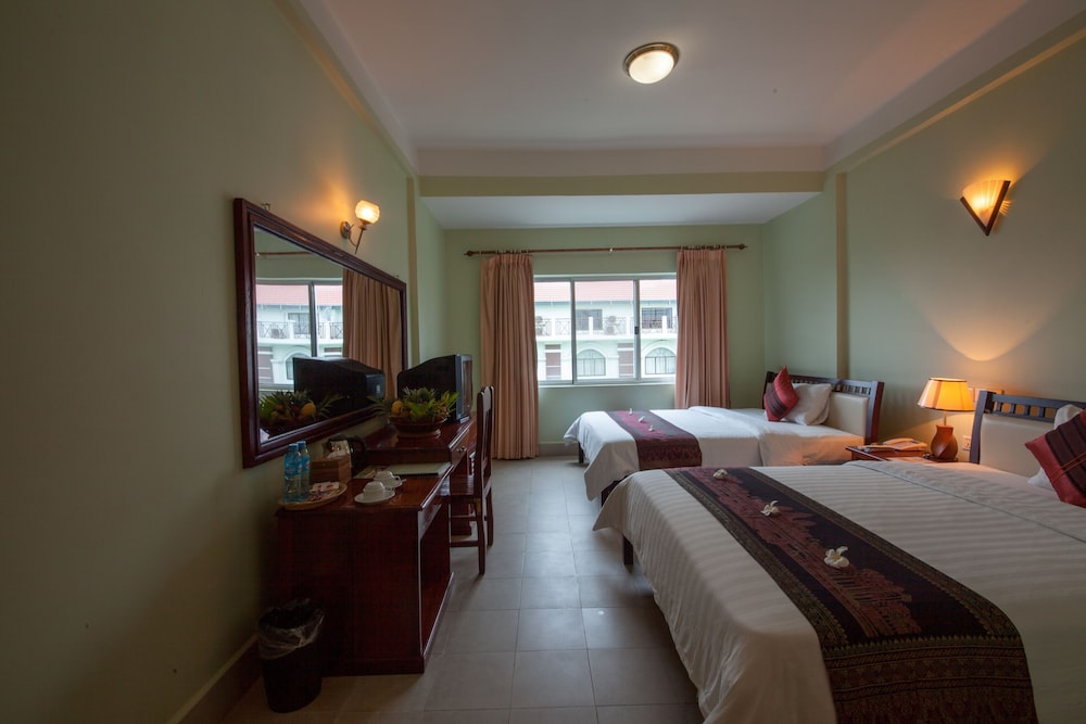 Parklane Hotel 12/50