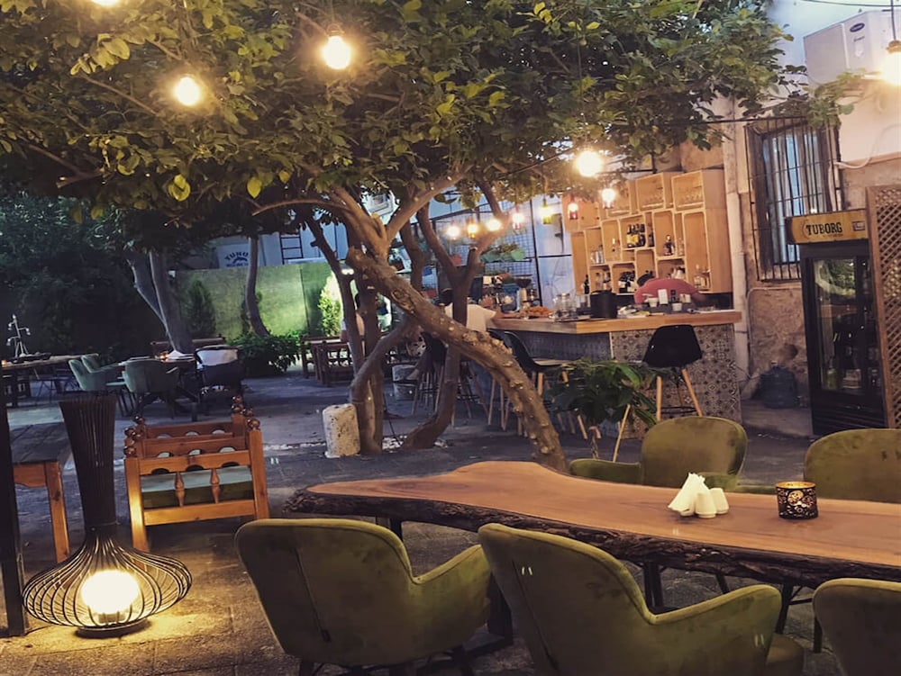 Avenue Hotel 41/46