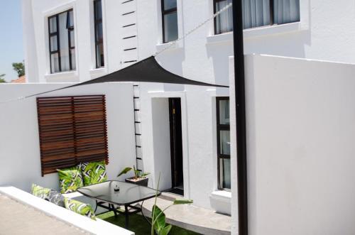 The Royal Bryanston 4/33