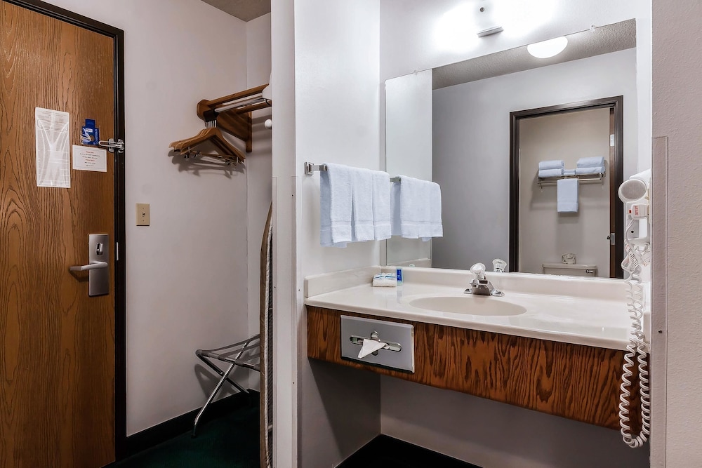 Rodeway Inn Holdrege NE 11/38