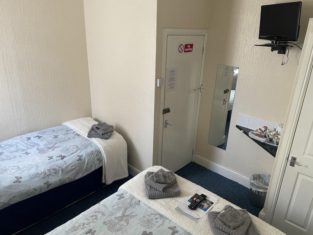 Ivydene Hotel 13/50