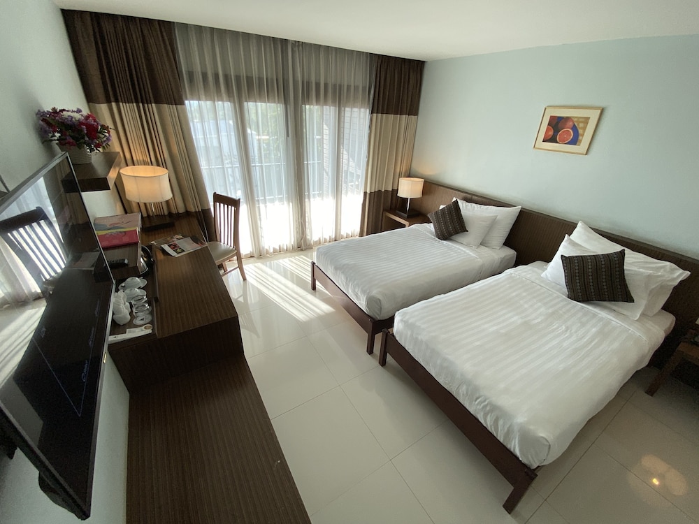 Siam Triangle Hotel 10/61