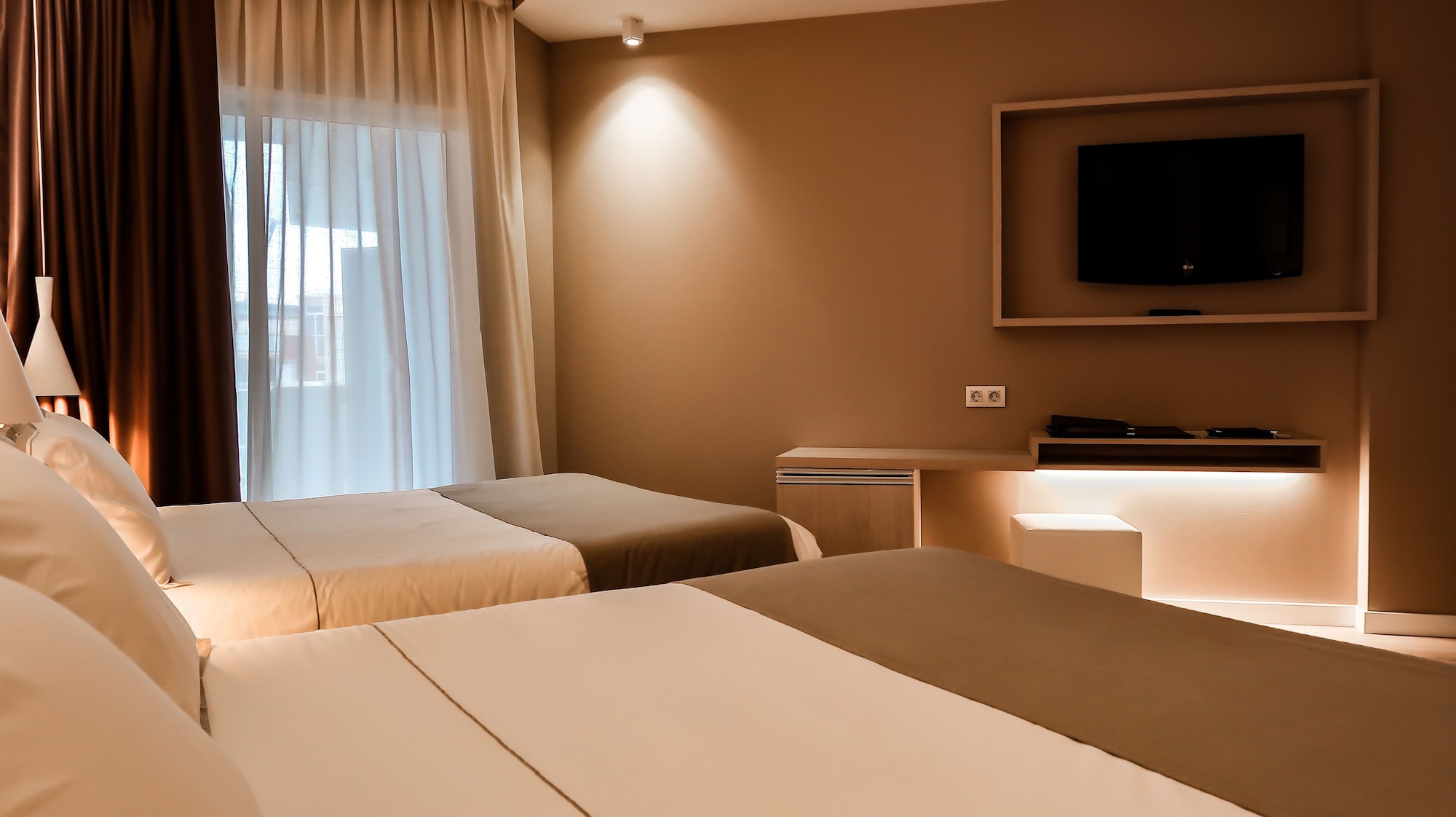 Double Single Use، Hotel Bernat II 6/10