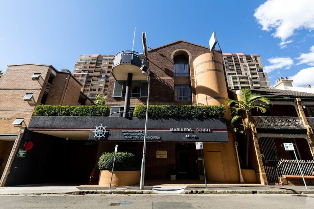 Mariners Court Hotel 4/55