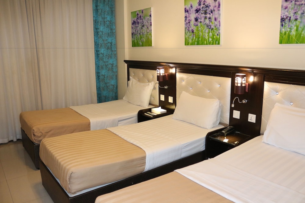 Mariana Hotel 30/50