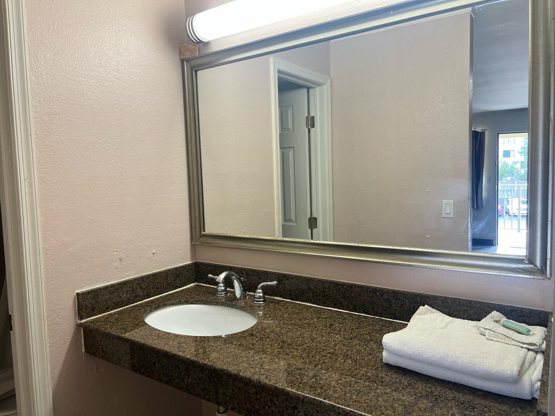 Capitol Inn by Belvilla Richmond Airport VA 20/22