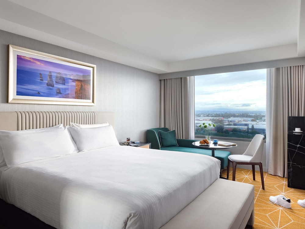 PREMIUM, STUDIO, KING BED