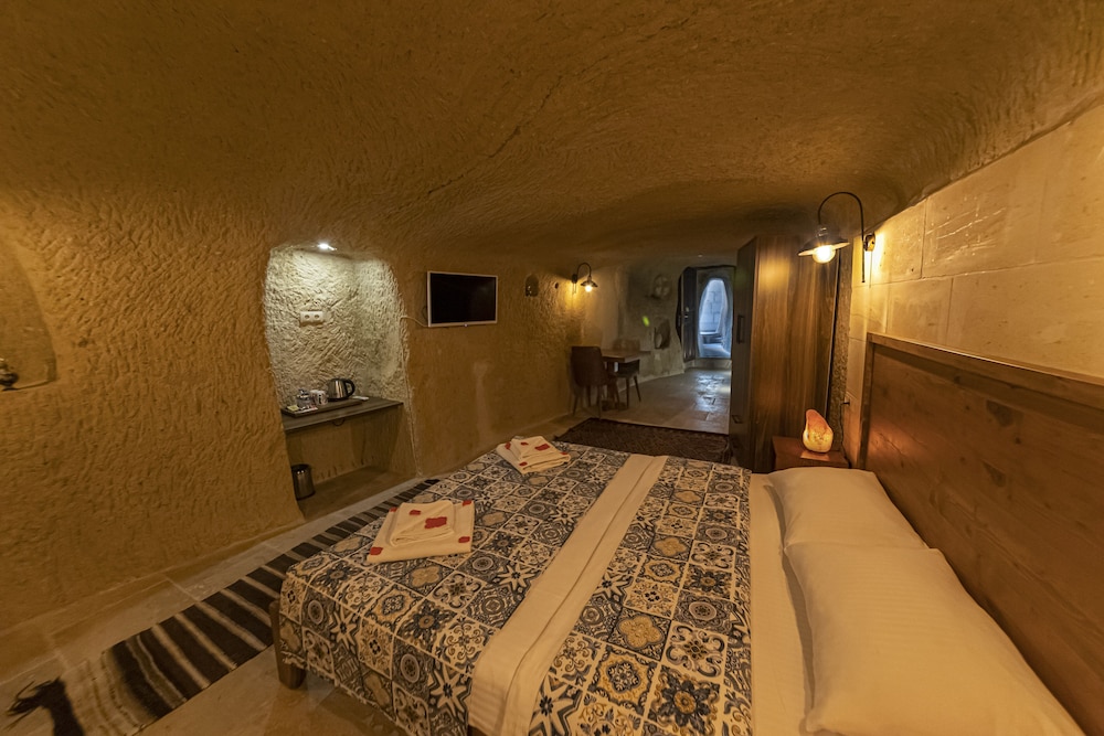 Feris Cave Hotel 24/50