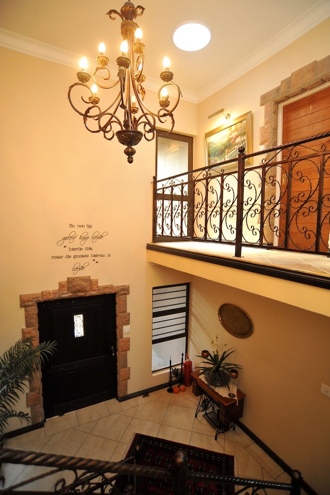 Sunset Manor Guest House 33/50