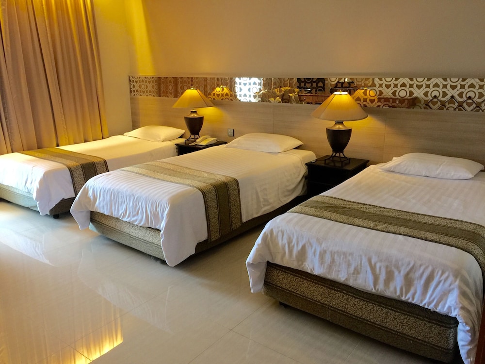Indra Regent Hotel 39/82