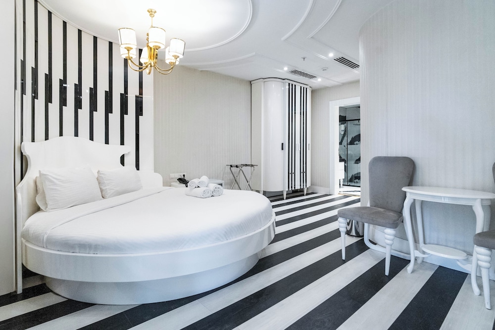 Golden Pearl Boutique Hotel - Adults Only 7/66