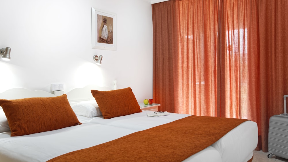 1 BEDROOM, APARTMENT, TERRACE