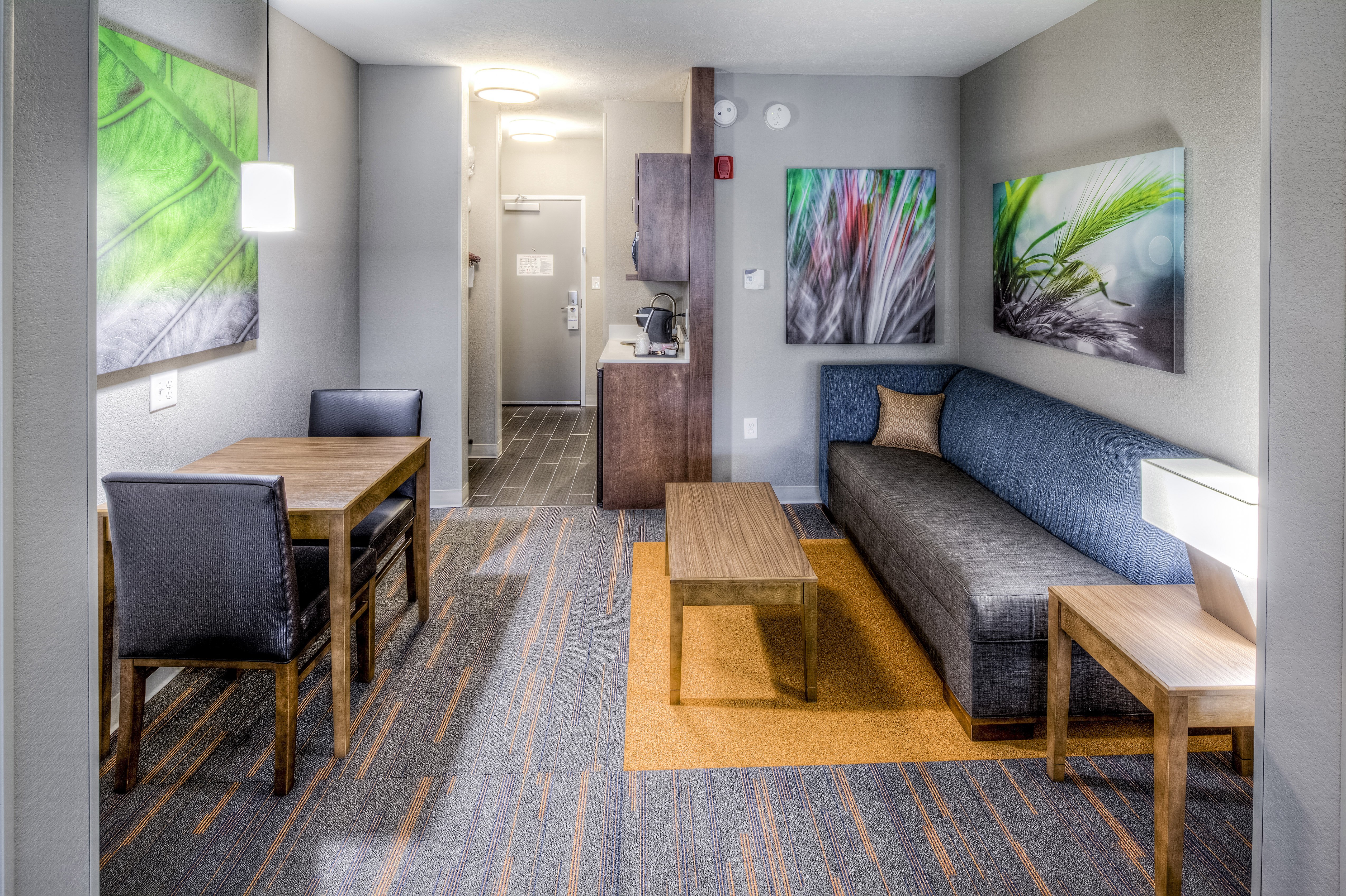 Holiday Inn Express And Suites Cleveland West Westlake 34/54