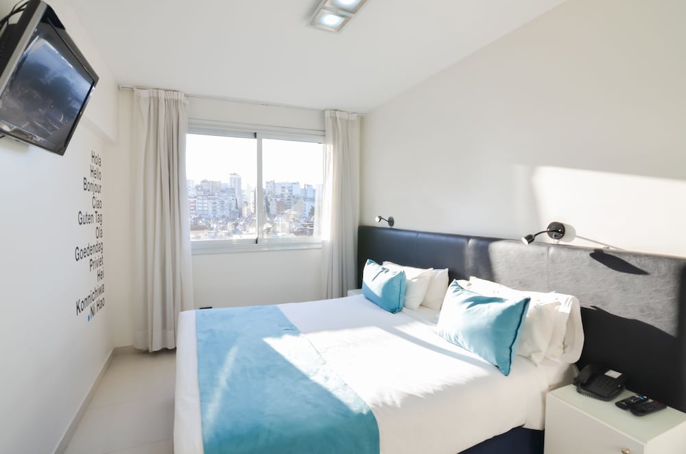 STANDARD, DOUBLE BED, CITY VIEW