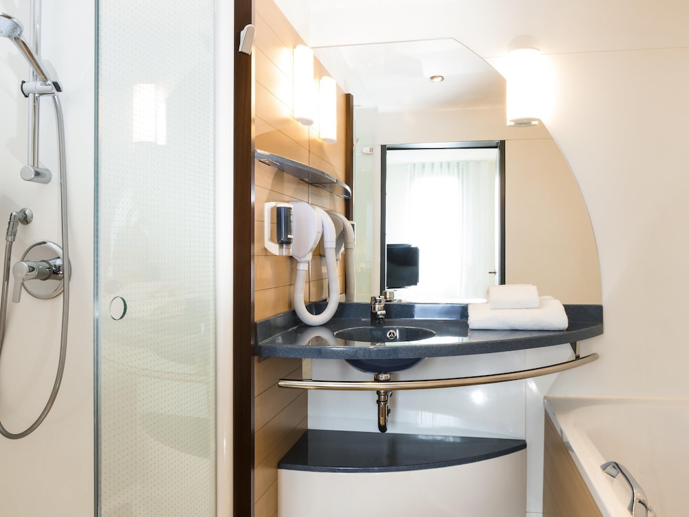 Novotel Suites Paris CDG Airport Villepinte Hotel 50/50