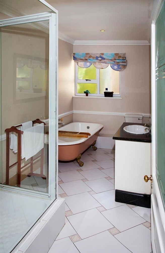 Heugh Road Guest House (Essential Service Acc) 5/24