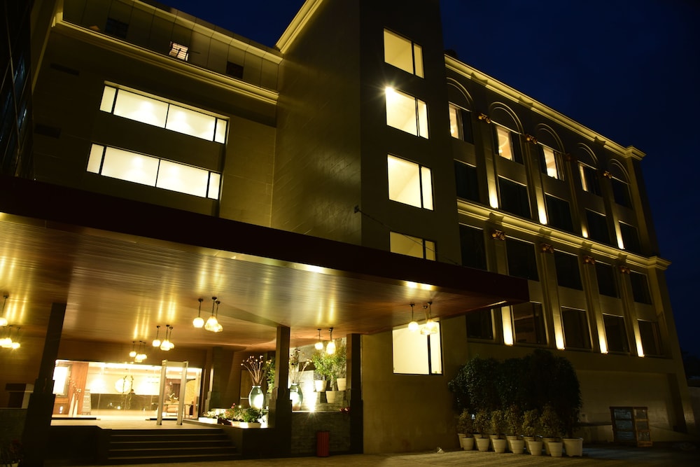 Lemon Tree Hotel Siliguri 1/31