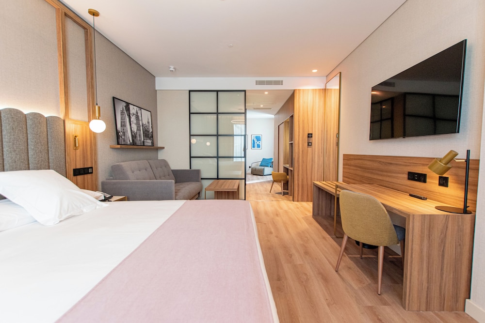 Giralda Center Hotel 4/40