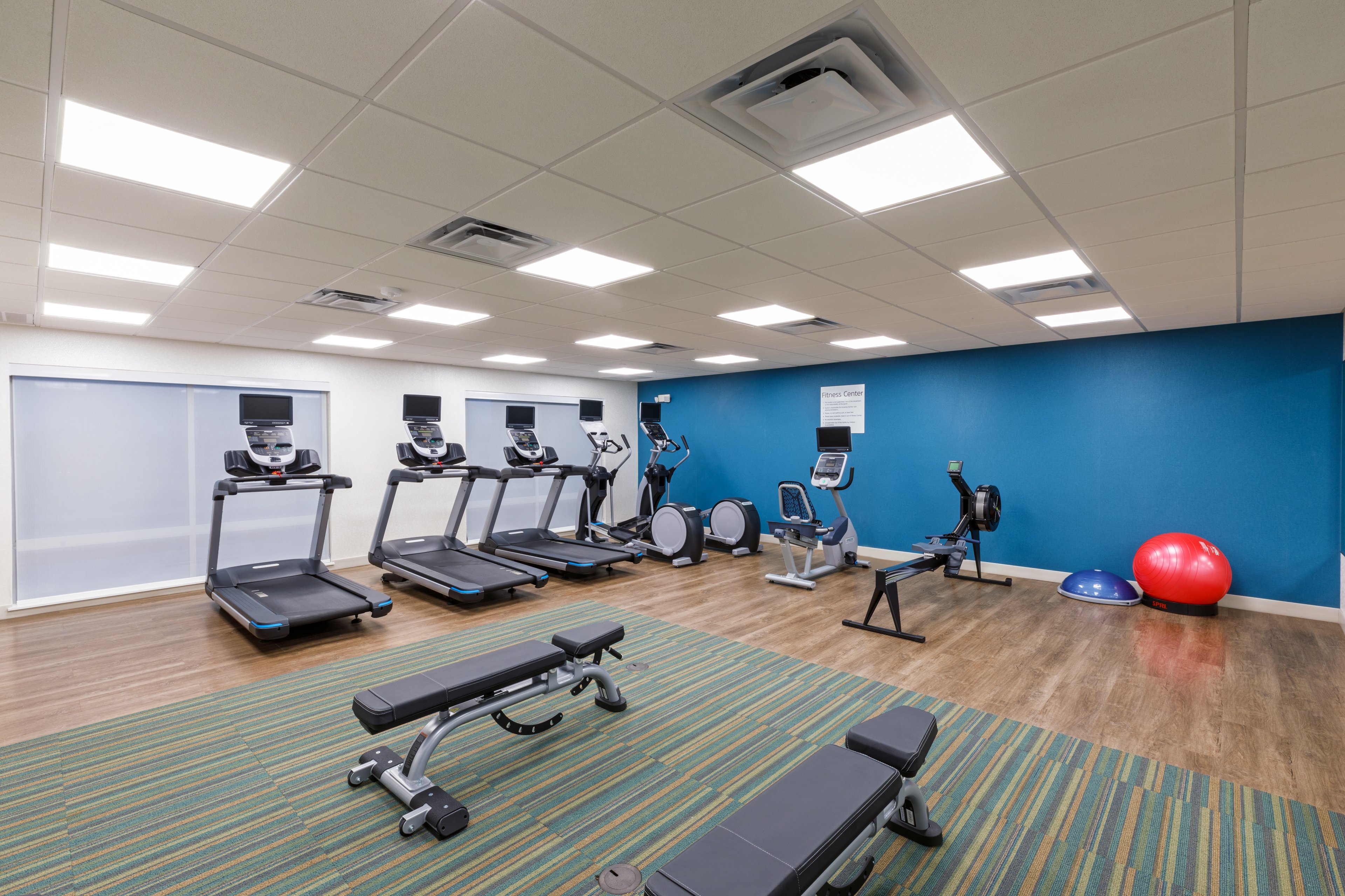 Holiday Inn Express & Suites Purcell 27/48