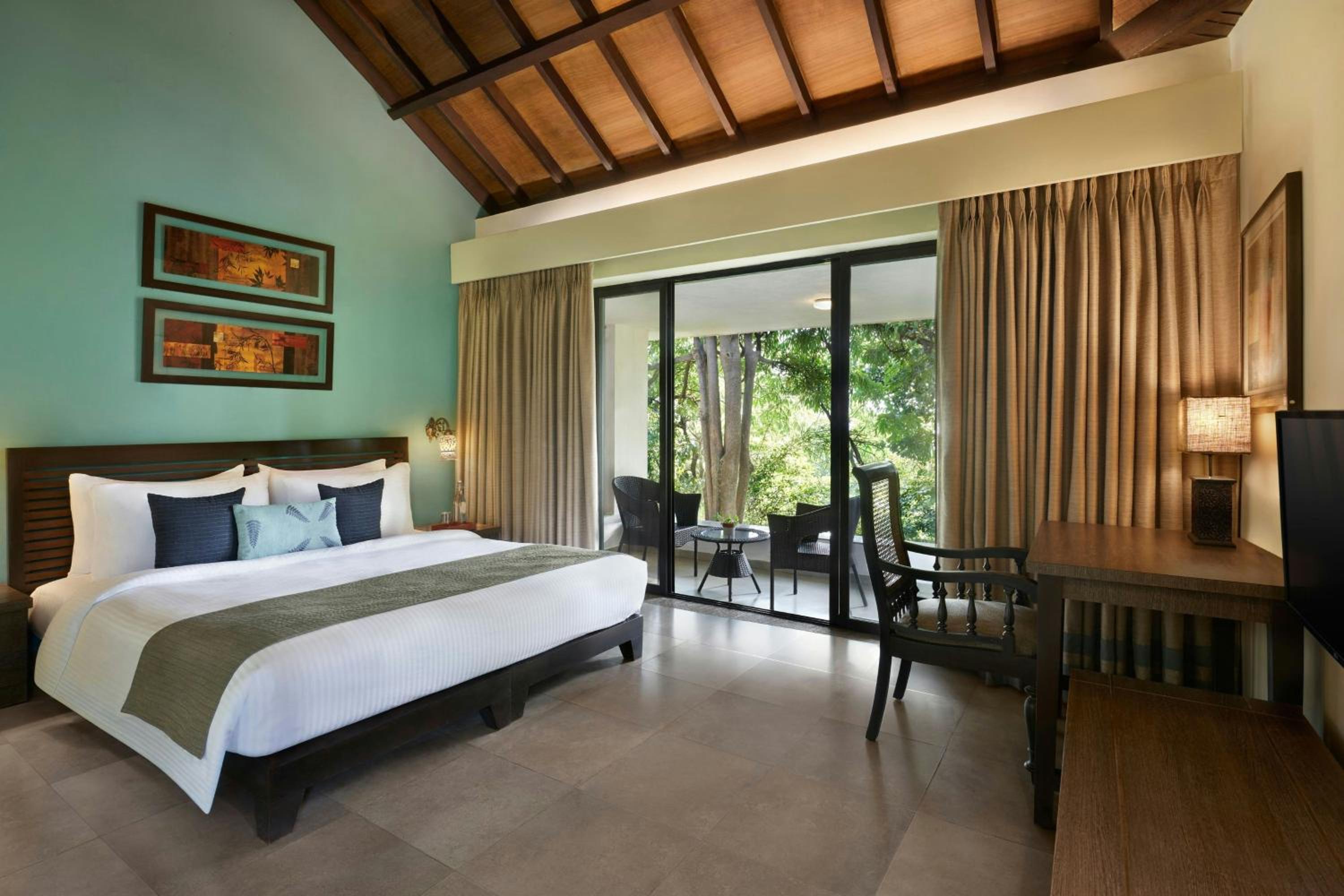 Magnolia, Cottage, King Bed, Mountain View