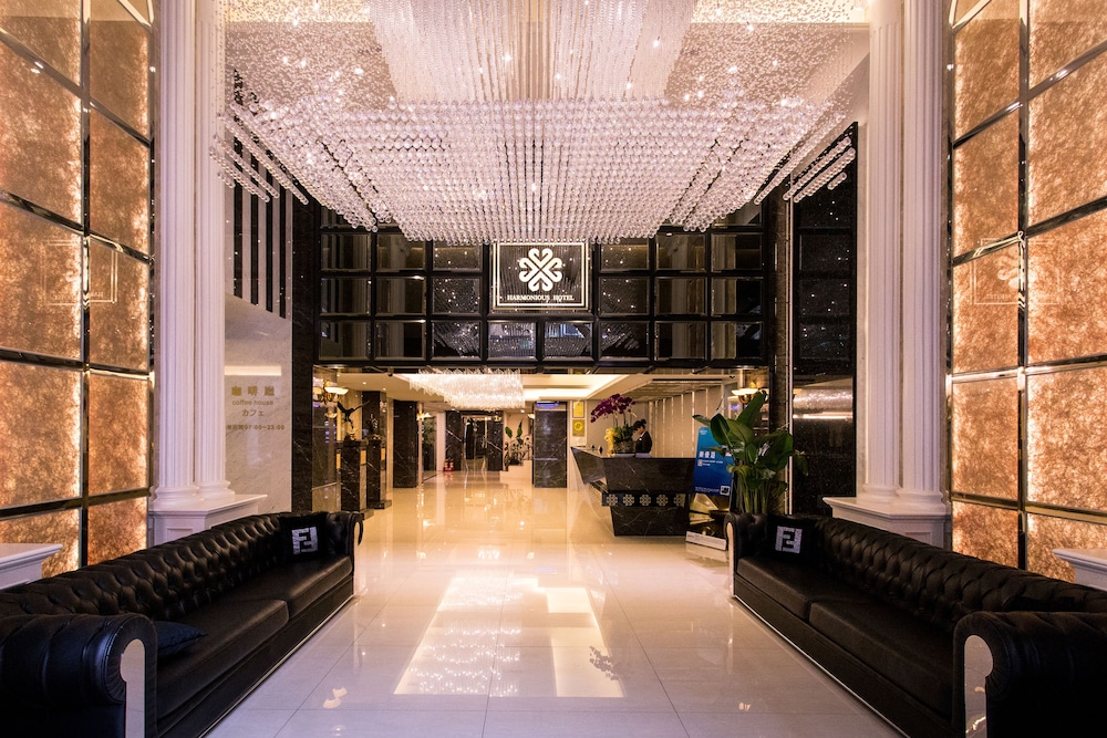 Harmonious Hotel 8/48