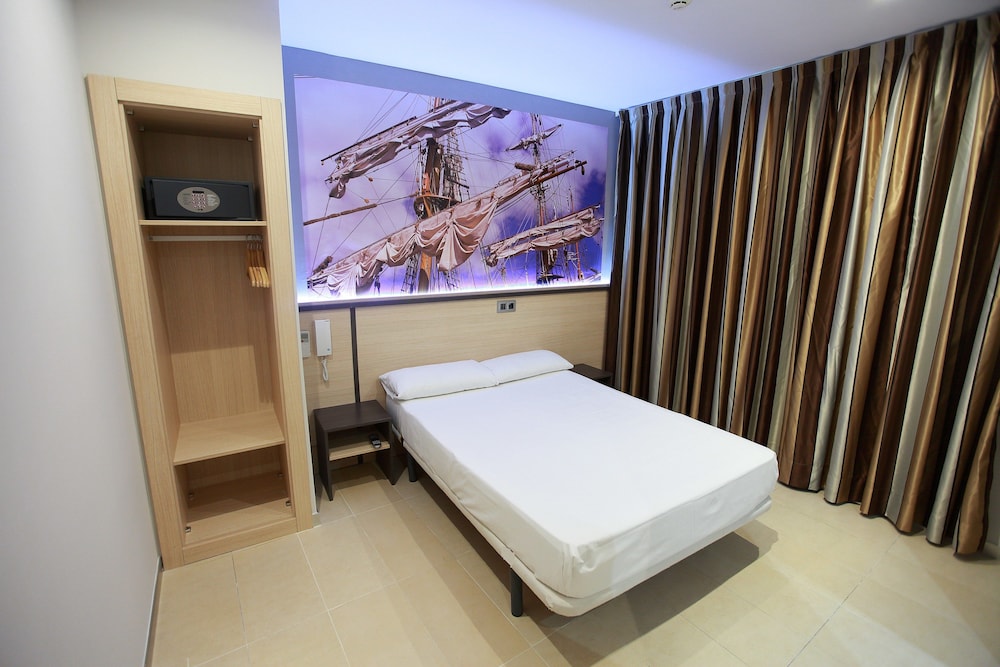 Hostal Las Flores 28/60